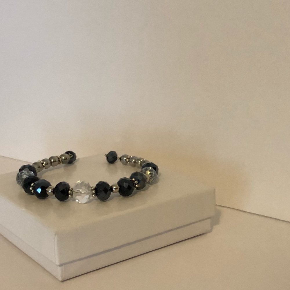 Beautiful Beaded bangle - Picture 5 of 5